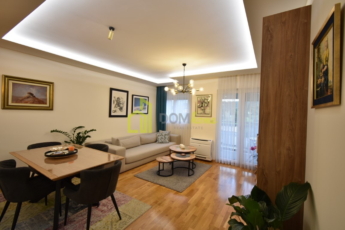 Trosoban lux stan 73m2 + 2 garažna mjesta, Zagorič